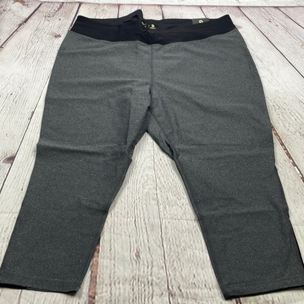 NWT Xersion fitted gray capris leggings 2X